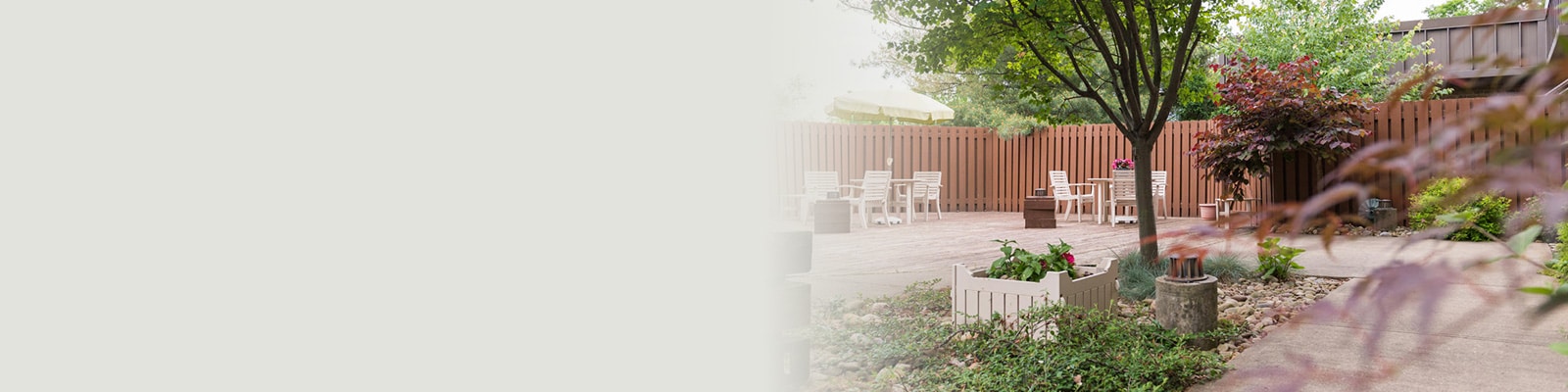 The courtyard at South Hills Post Acute