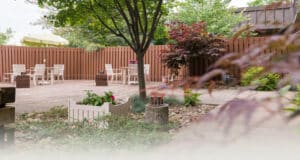 The courtyard at South Hills Post Acute
